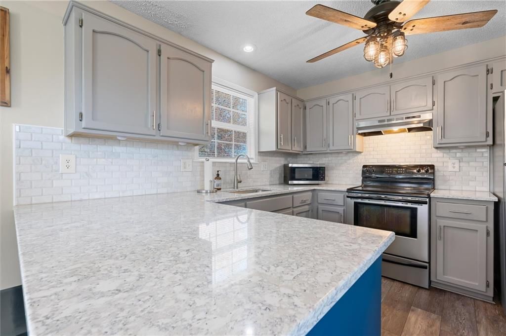 312 NE Bristol Place — photo 9