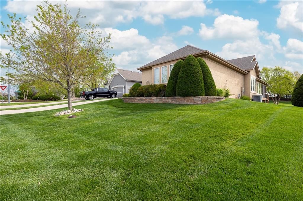 1649 NE Woodland Shores Circle — photo 3