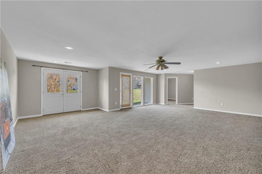 9410 N Main Street — photo 27
