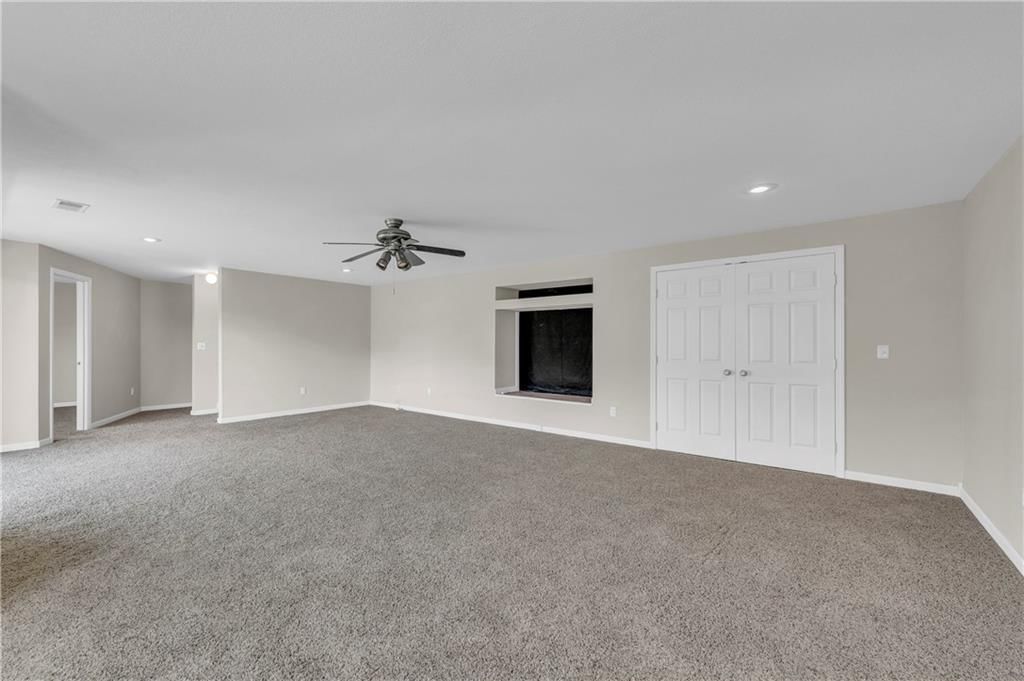 9410 N Main Street — photo 30