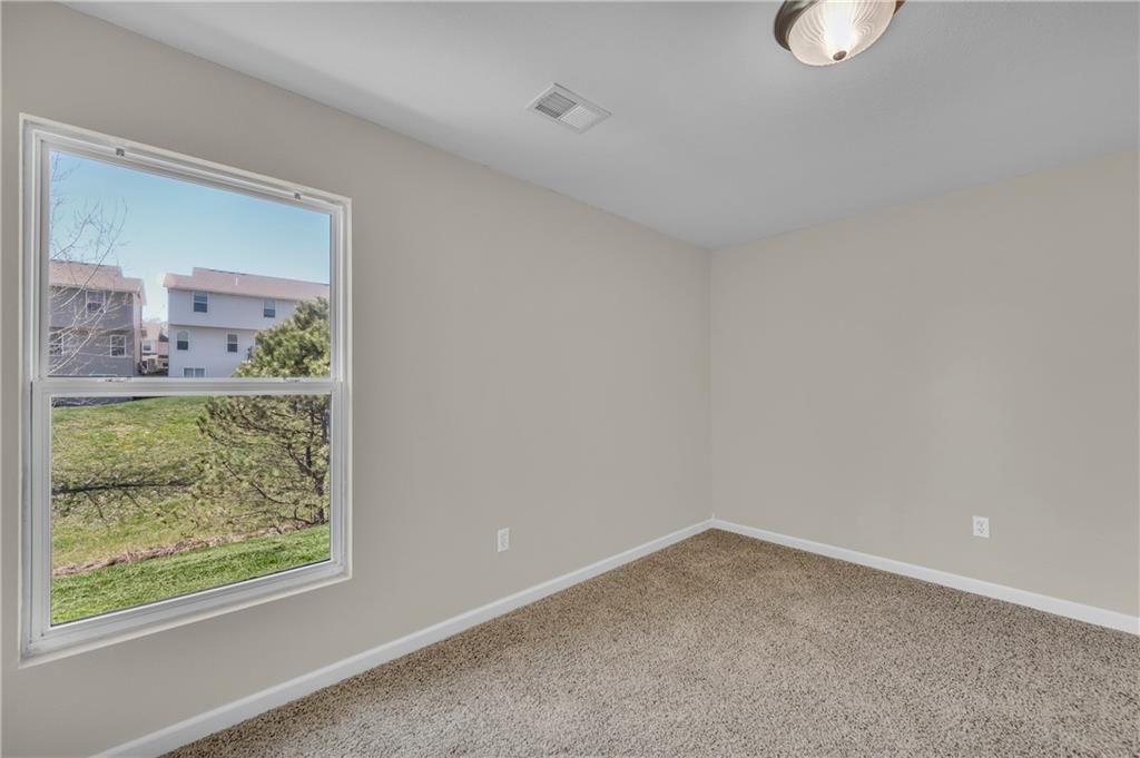 9410 N Main Street — photo 31