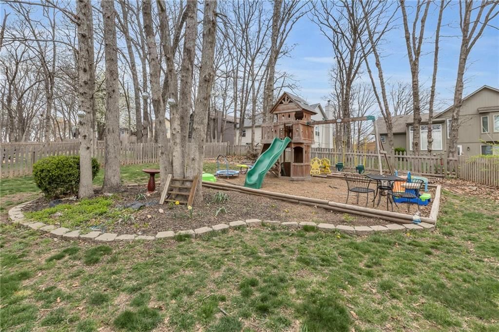221 NW Whitlock Drive — photo 11