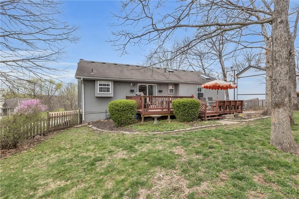 221 NW Whitlock Drive — photo 15