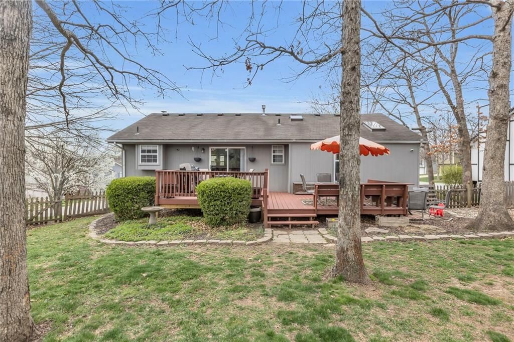 221 NW Whitlock Drive — photo 16