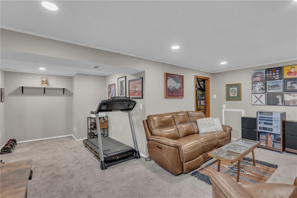 221 NW Whitlock Drive — photo 17