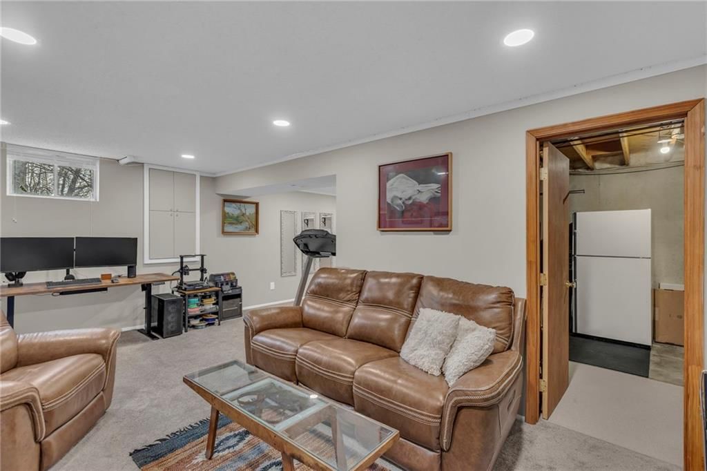 221 NW Whitlock Drive — photo 18