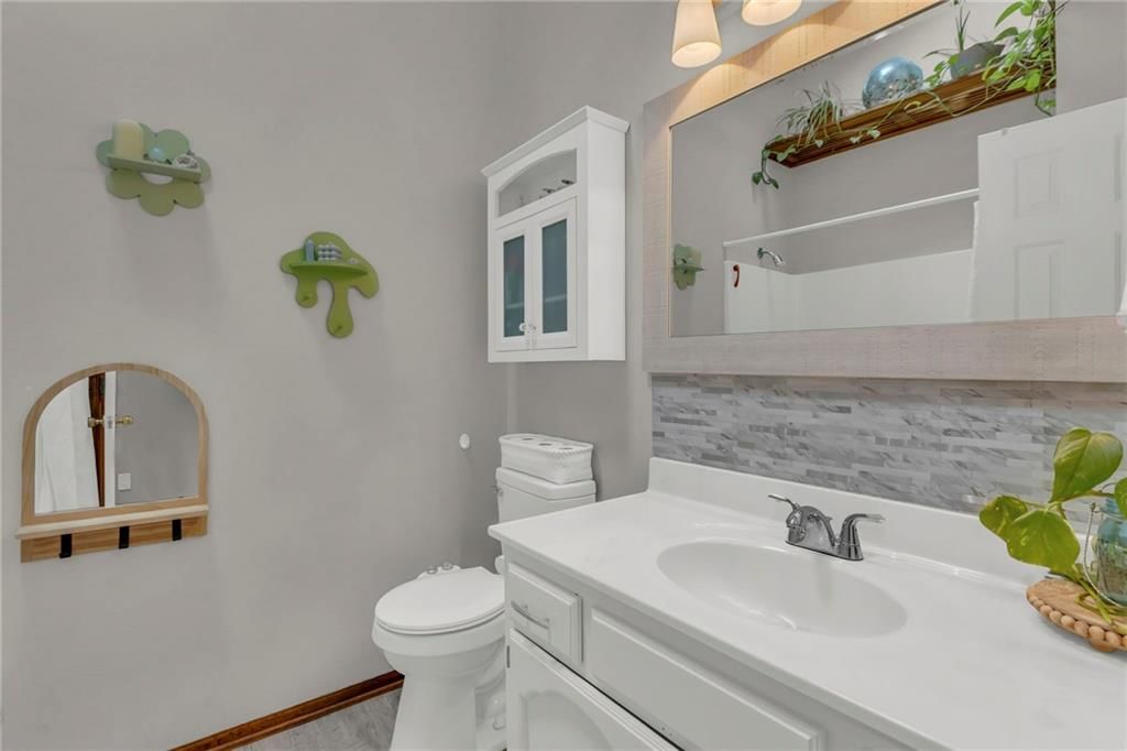 221 NW Whitlock Drive — photo 30