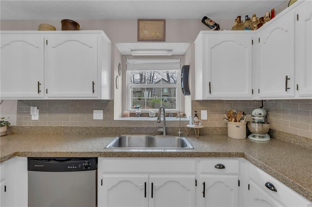 221 NW Whitlock Drive — photo 34