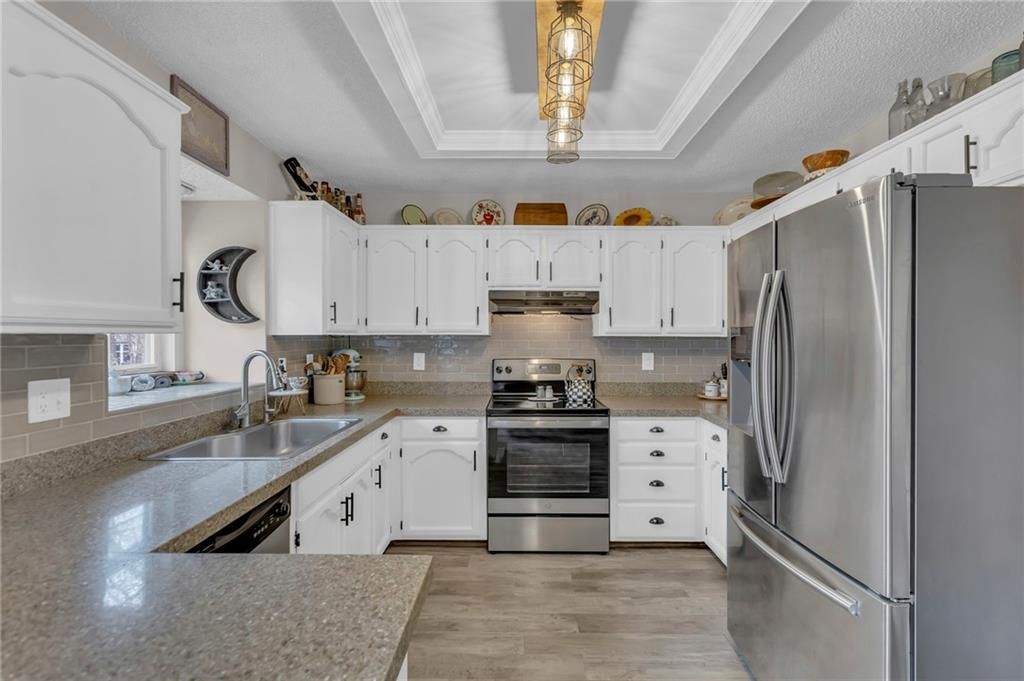 221 NW Whitlock Drive — photo 5