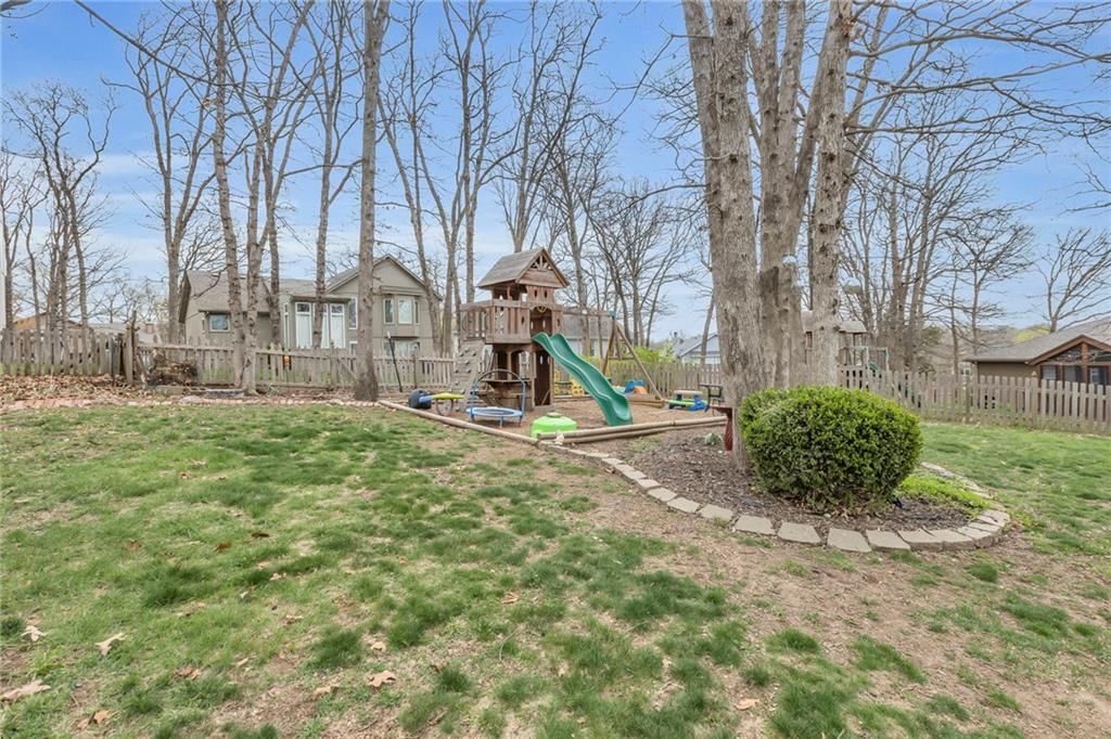 221 NW Whitlock Drive — photo 10