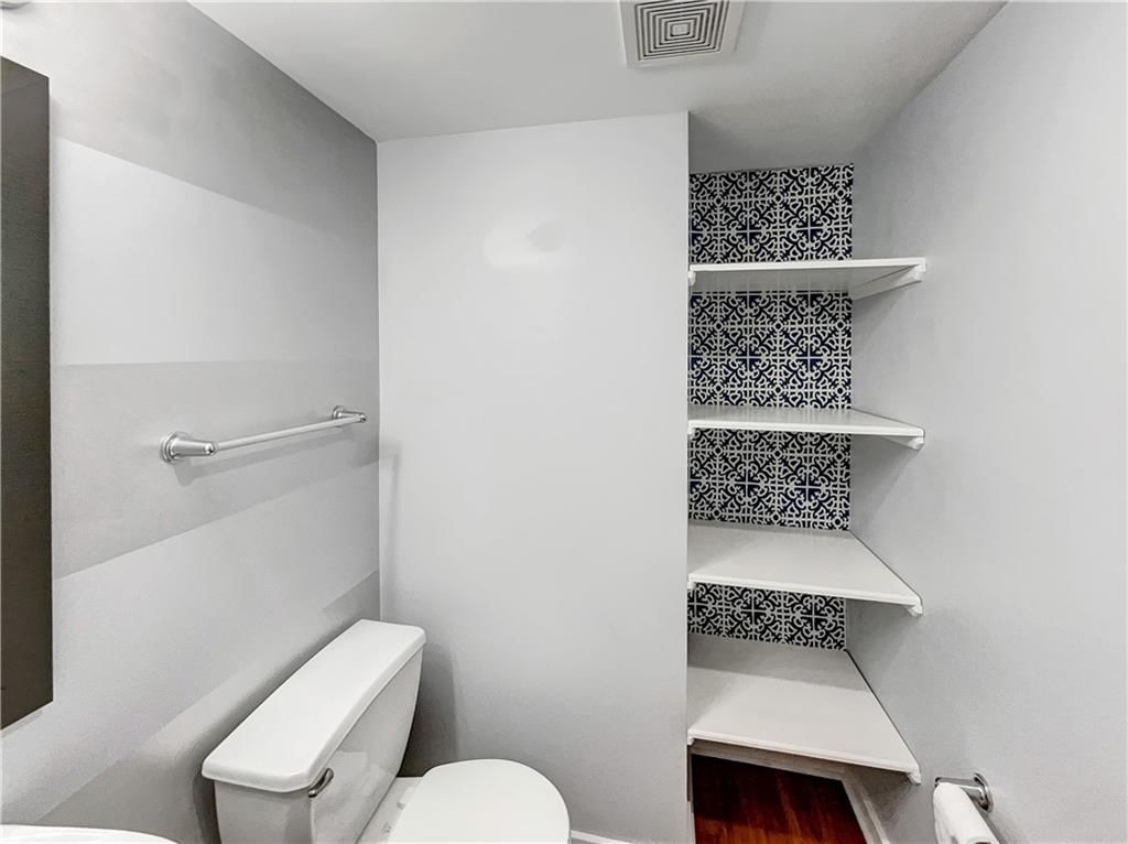 588 W 40th Street — photo 11