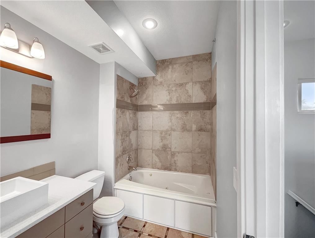 588 W 40th Street — photo 7