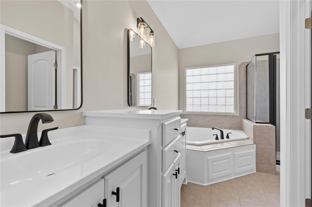 11121 N Manchester Avenue — photo 24