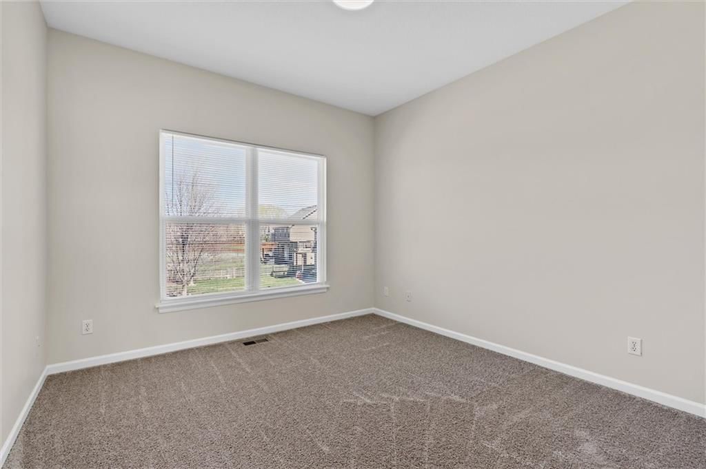 11121 N Manchester Avenue — photo 30