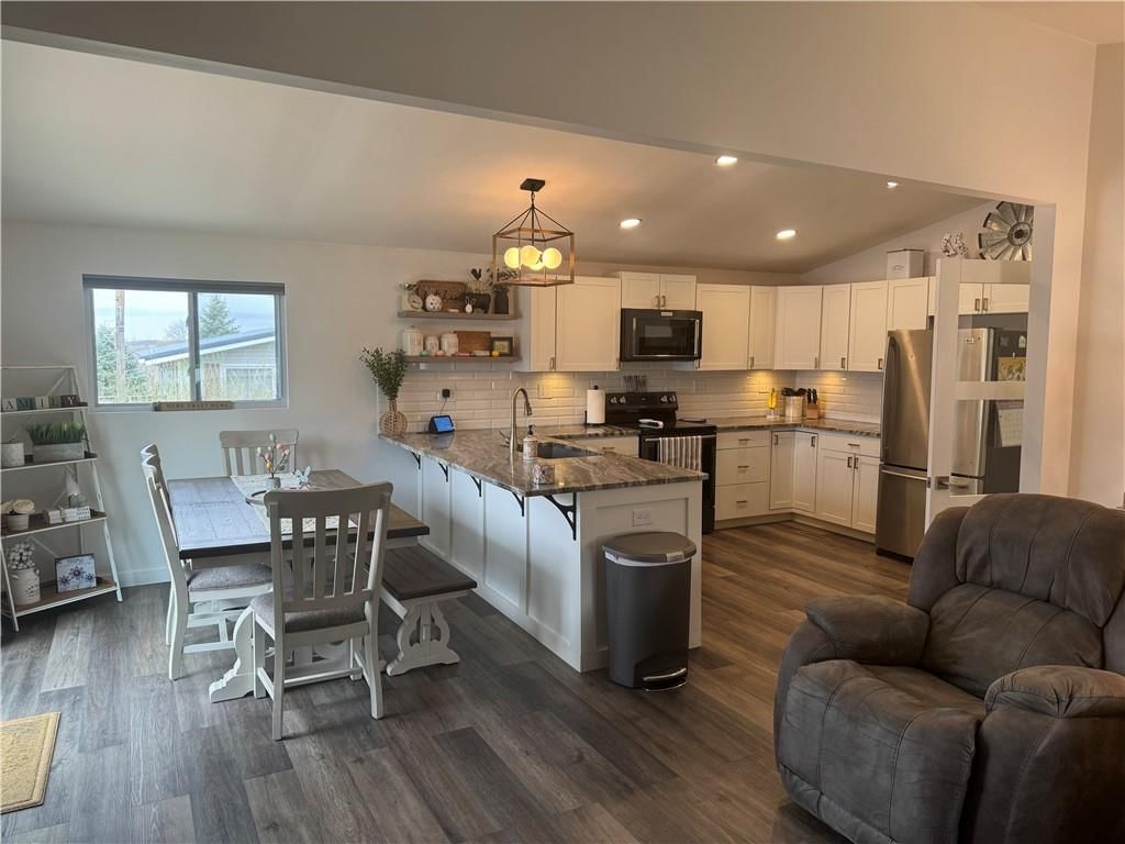 502 Ash Street — photo 17