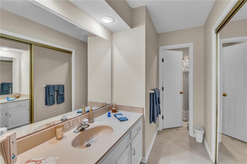 6613 W 126th Terrace — photo 18