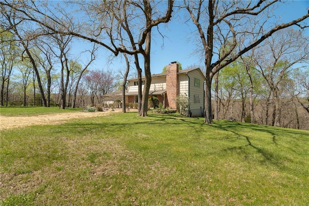 7704 Woodland Drive — photo 8