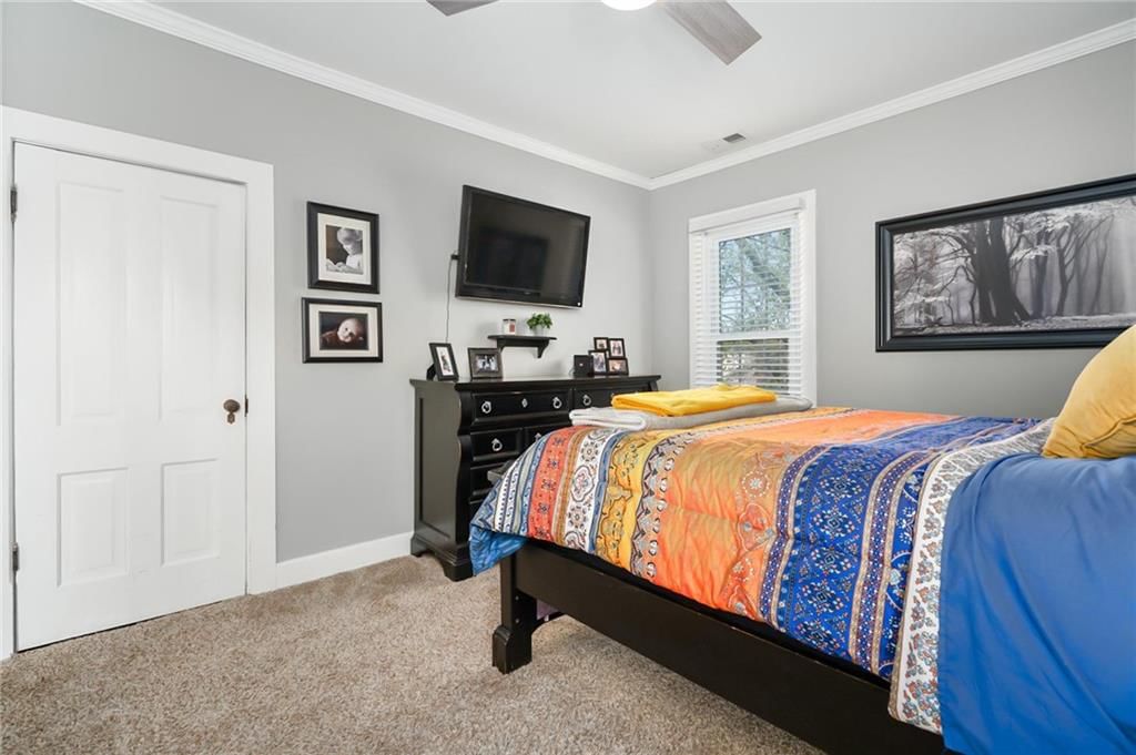 1104 W 7th Street — photo 32