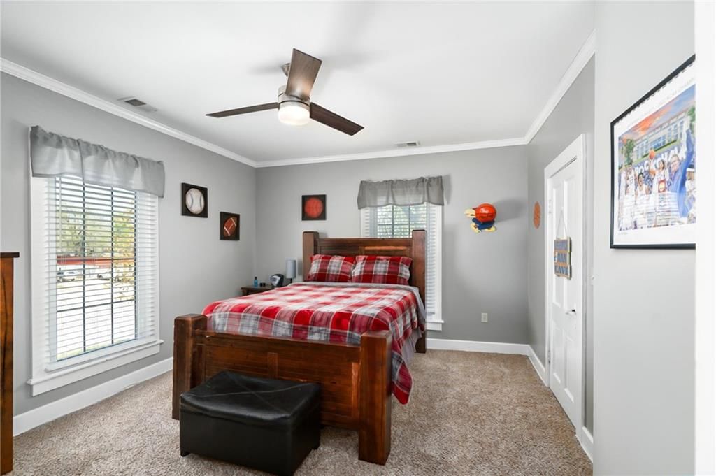1104 W 7th Street — photo 37