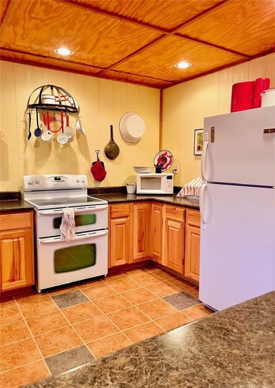 518 SW Lakeside Drive — photo 21