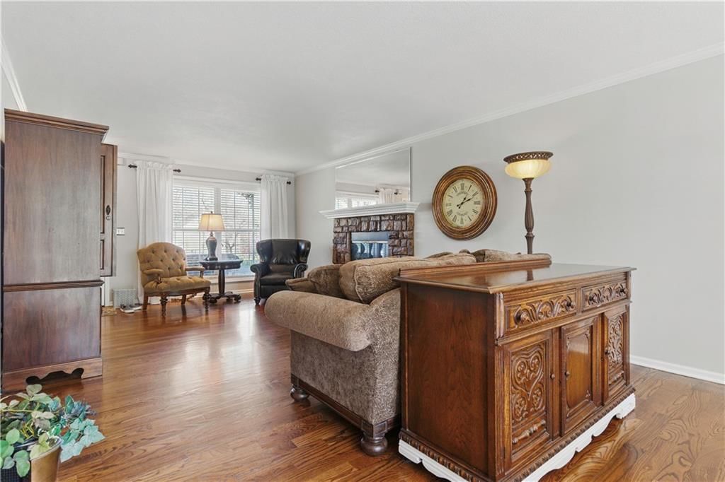 14922 Forest View Circle — photo 4