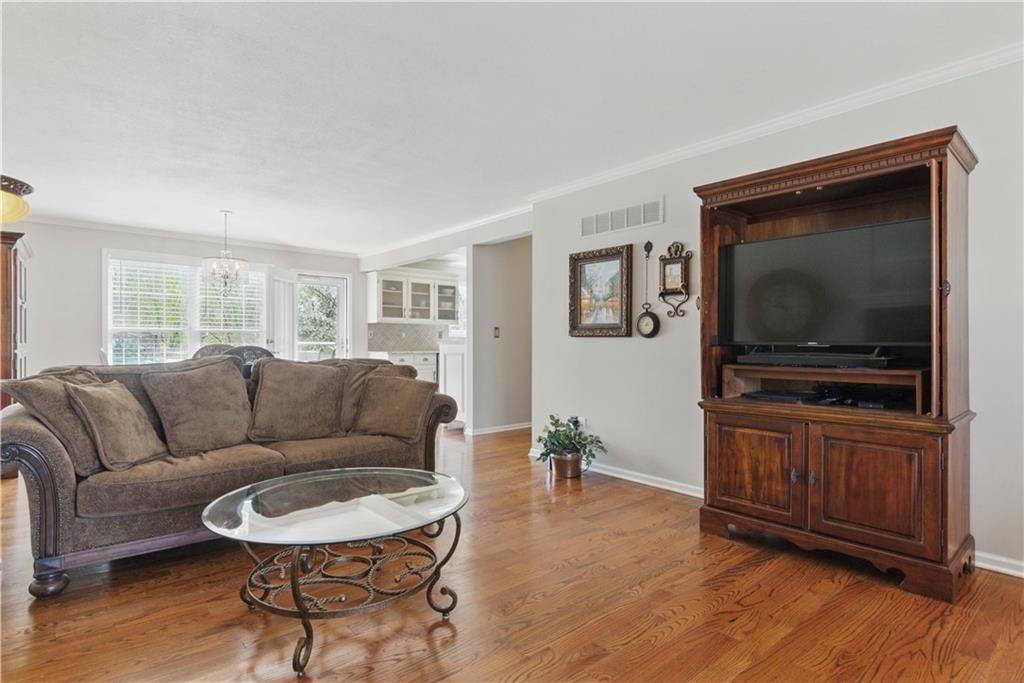 14922 Forest View Circle — photo 5