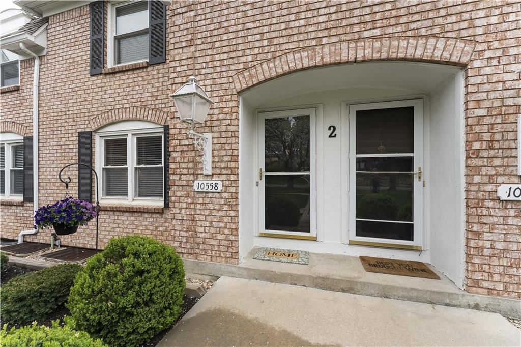 10558 FOSTER Street, Overland Park, KS
