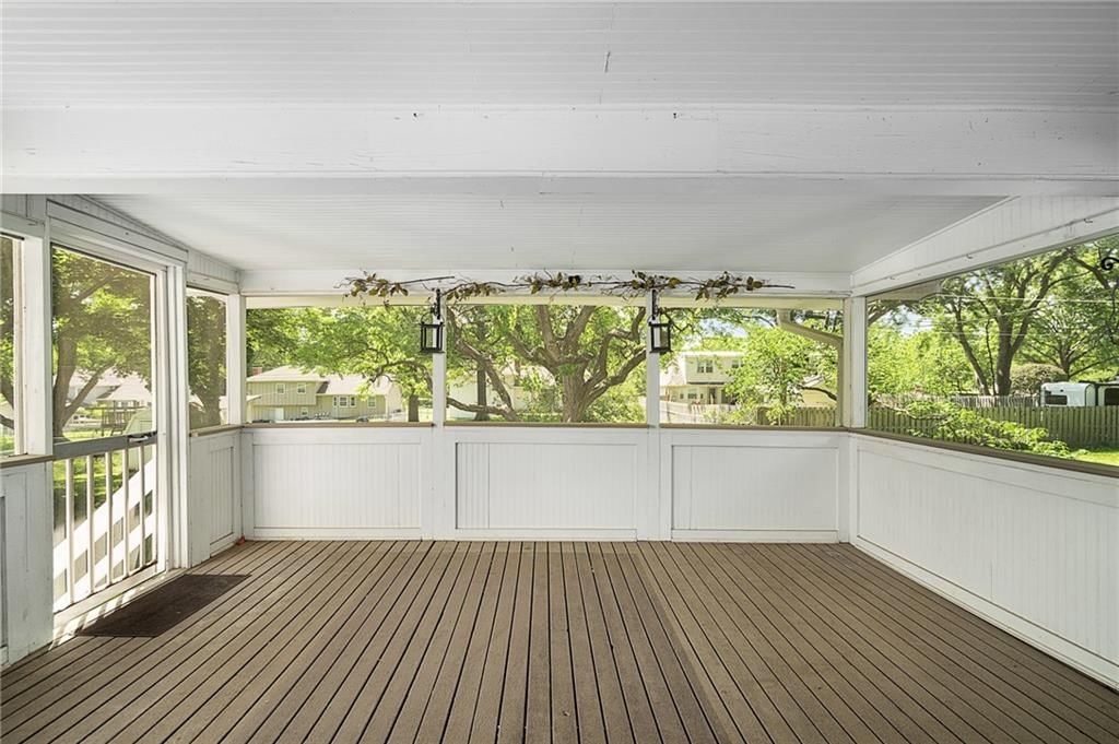 8950 Rene Street — photo 27