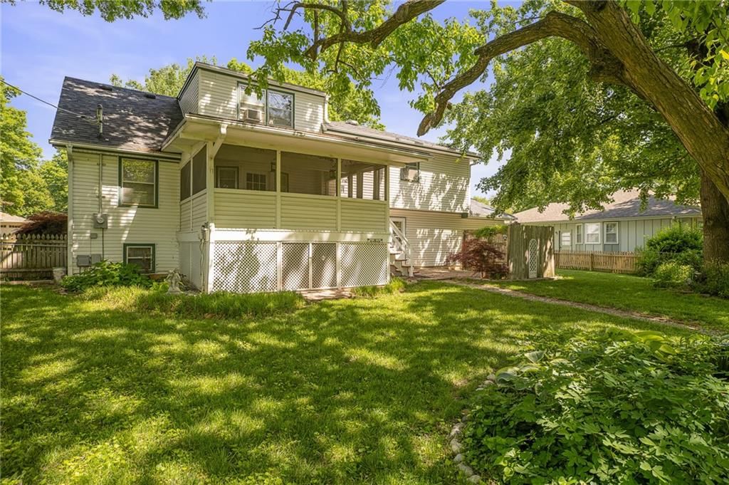 8950 Rene Street — photo 34