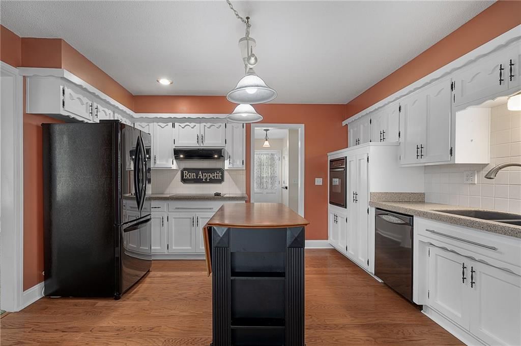 8950 Rene Street — photo 10