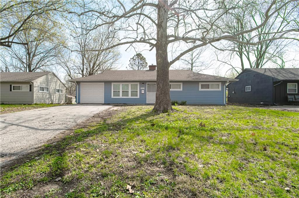 10913 Ewing Avenue — photo 2