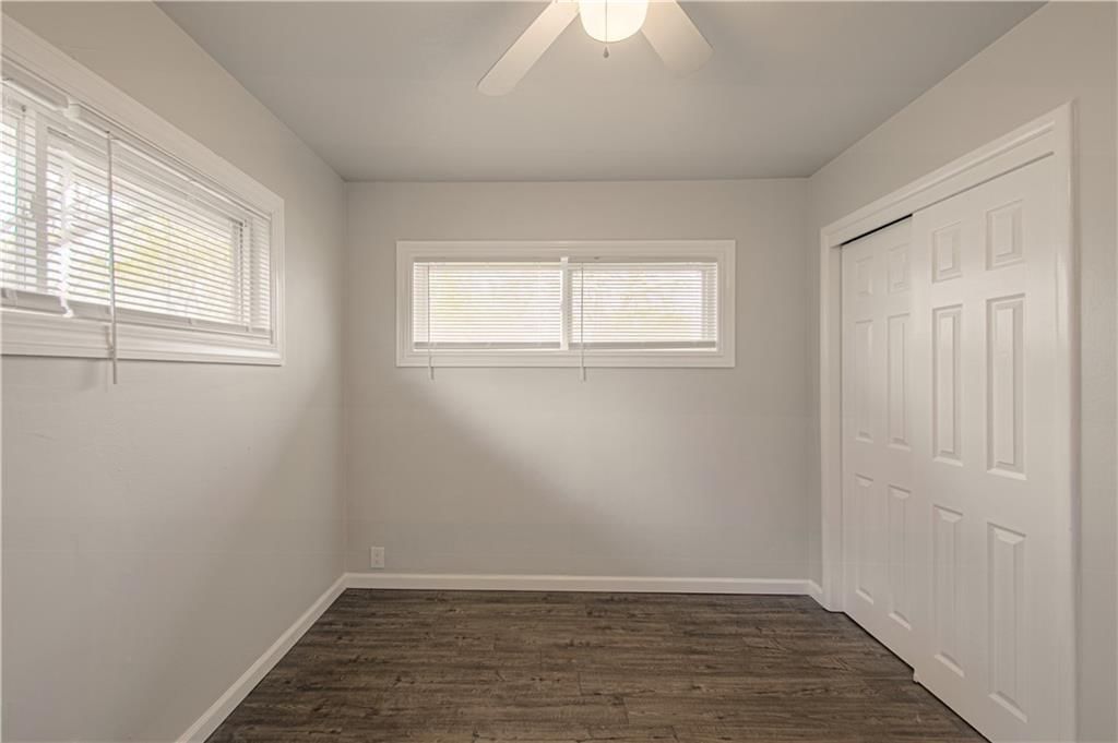 10913 Ewing Avenue — photo 14