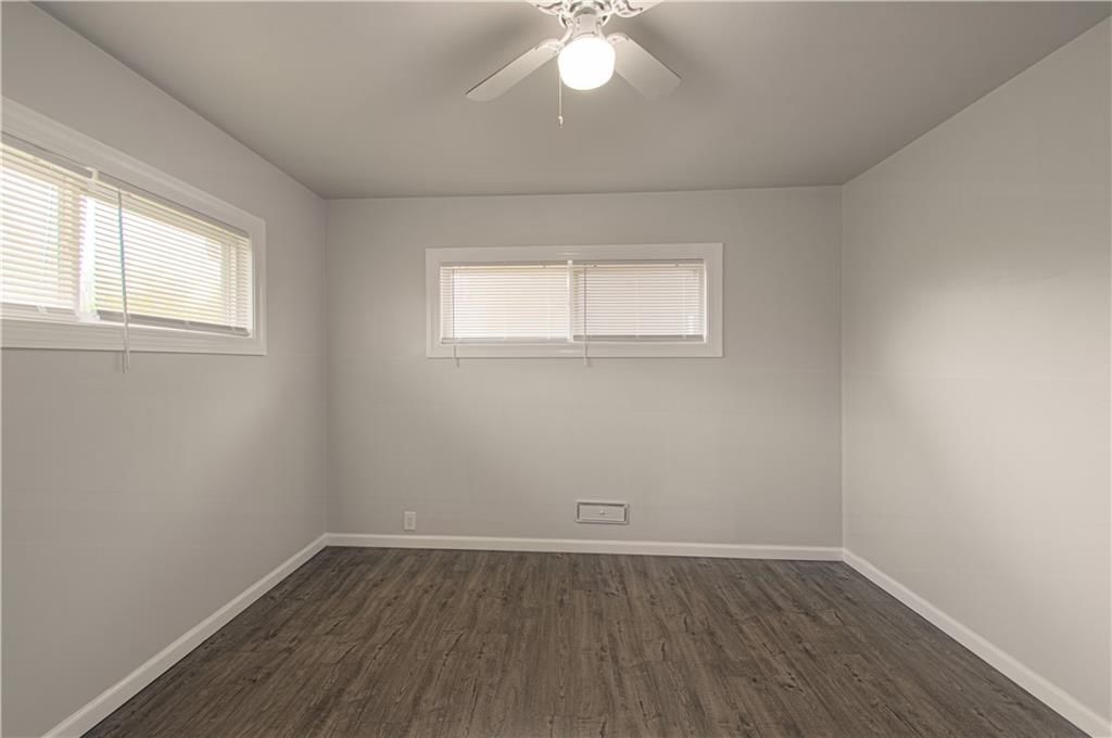 10913 Ewing Avenue — photo 15