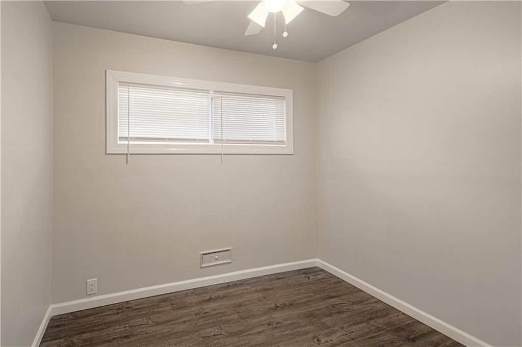 10913 Ewing Avenue — photo 16