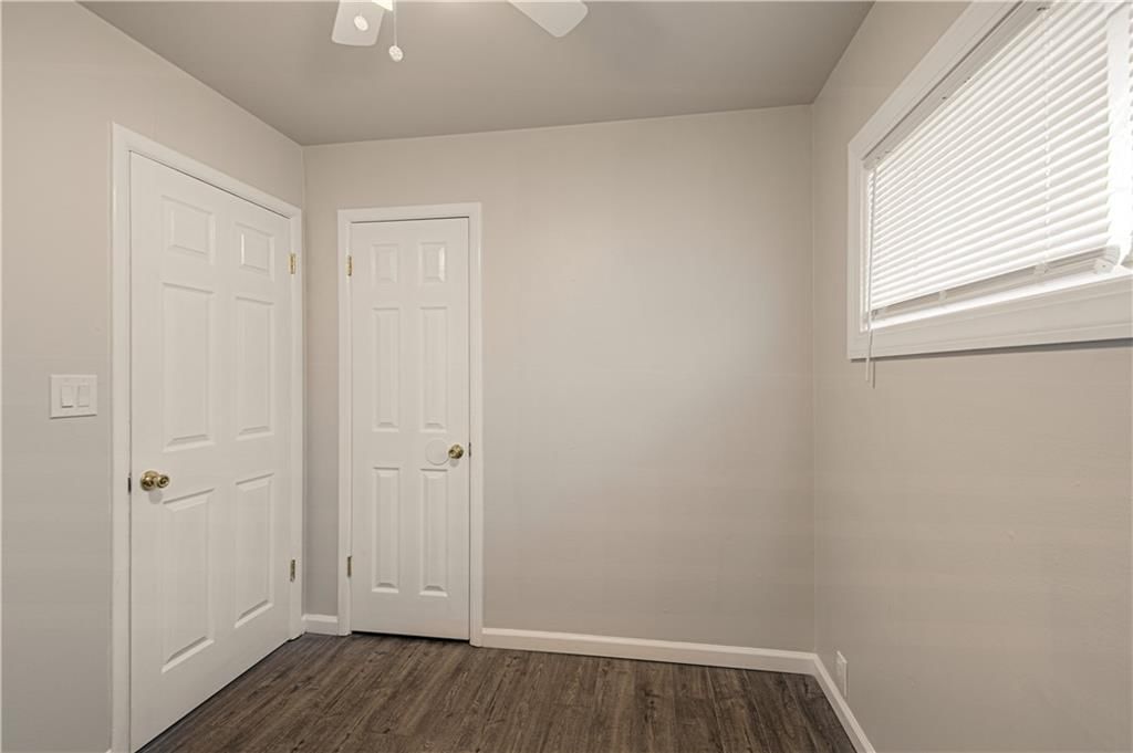 10913 Ewing Avenue — photo 17