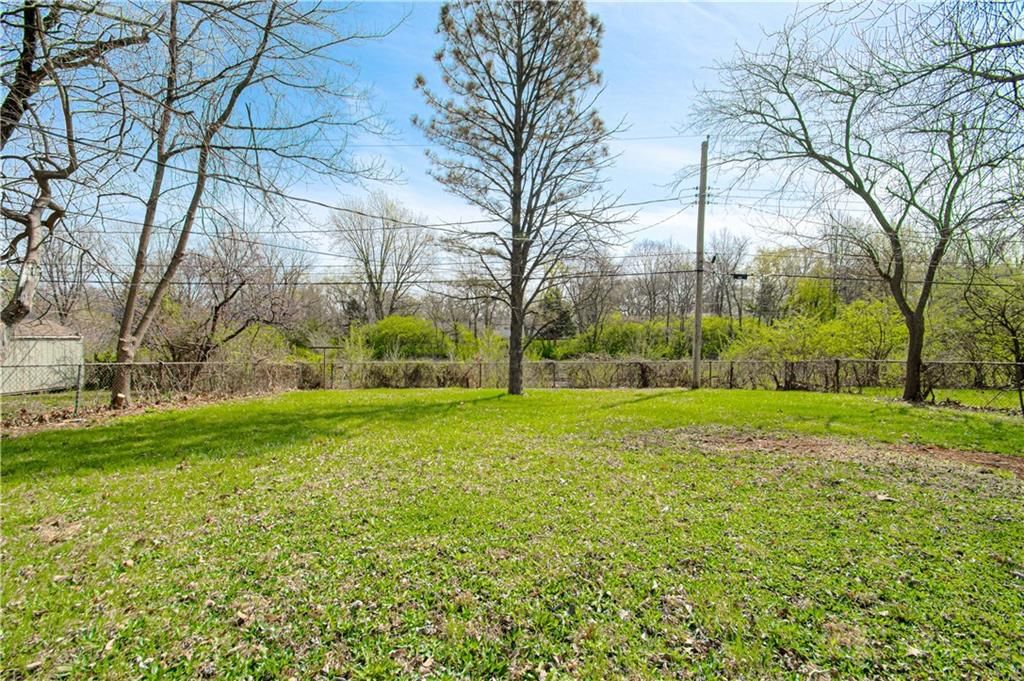 10913 Ewing Avenue — photo 20
