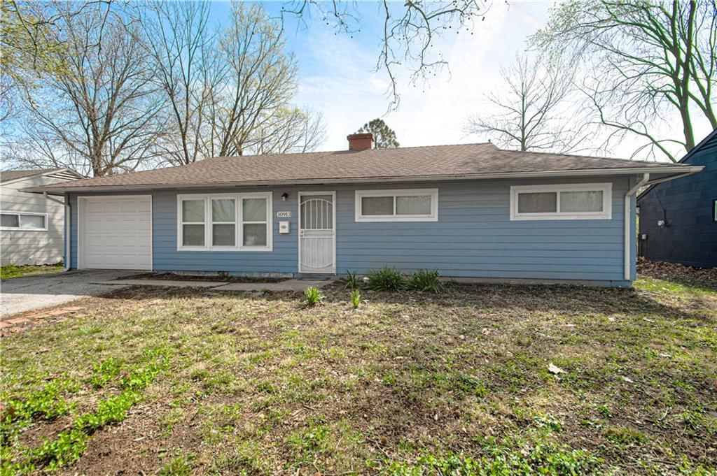 10913 Ewing Avenue — photo 3