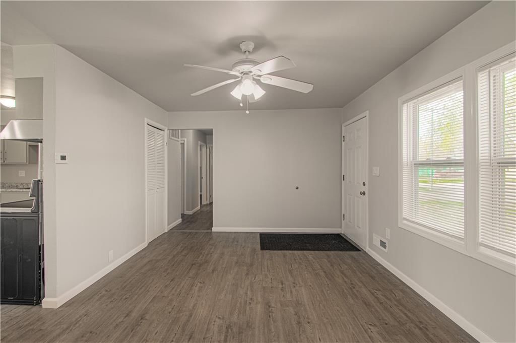 10913 Ewing Avenue — photo 5