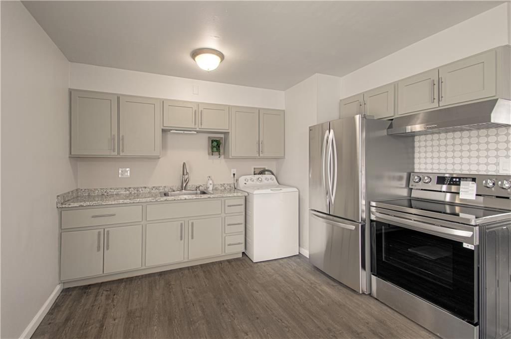 10913 Ewing Avenue — photo 9