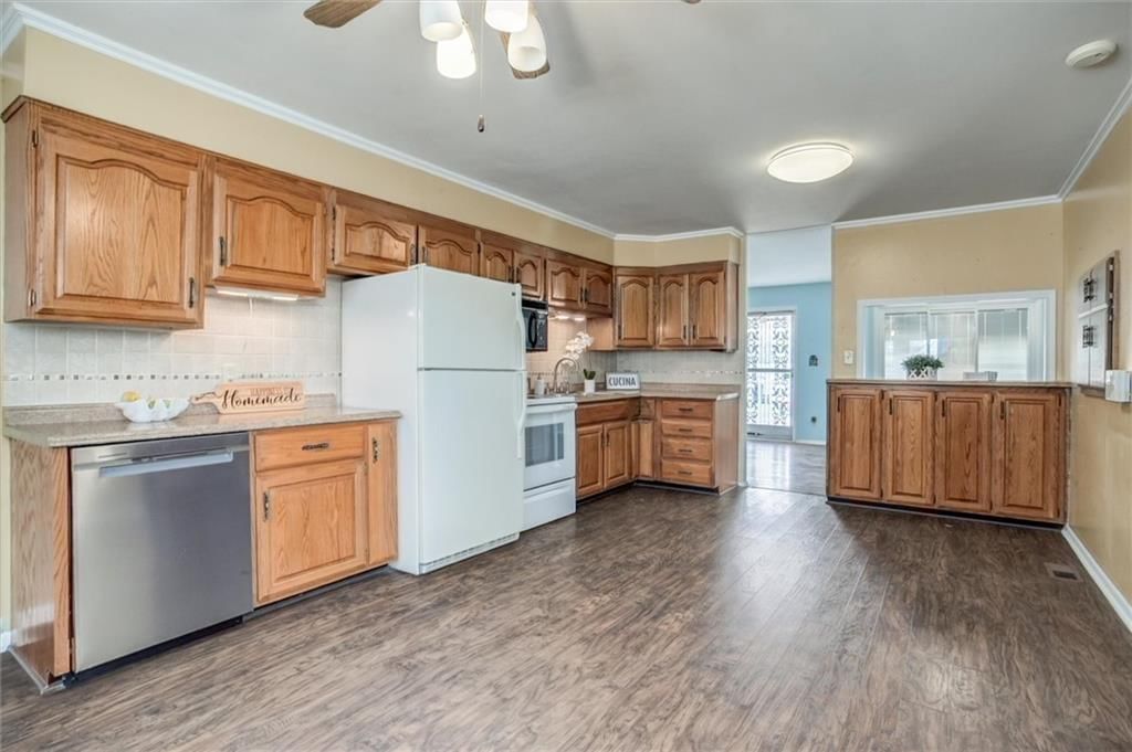 2514 Bittersweet Lane — photo 9