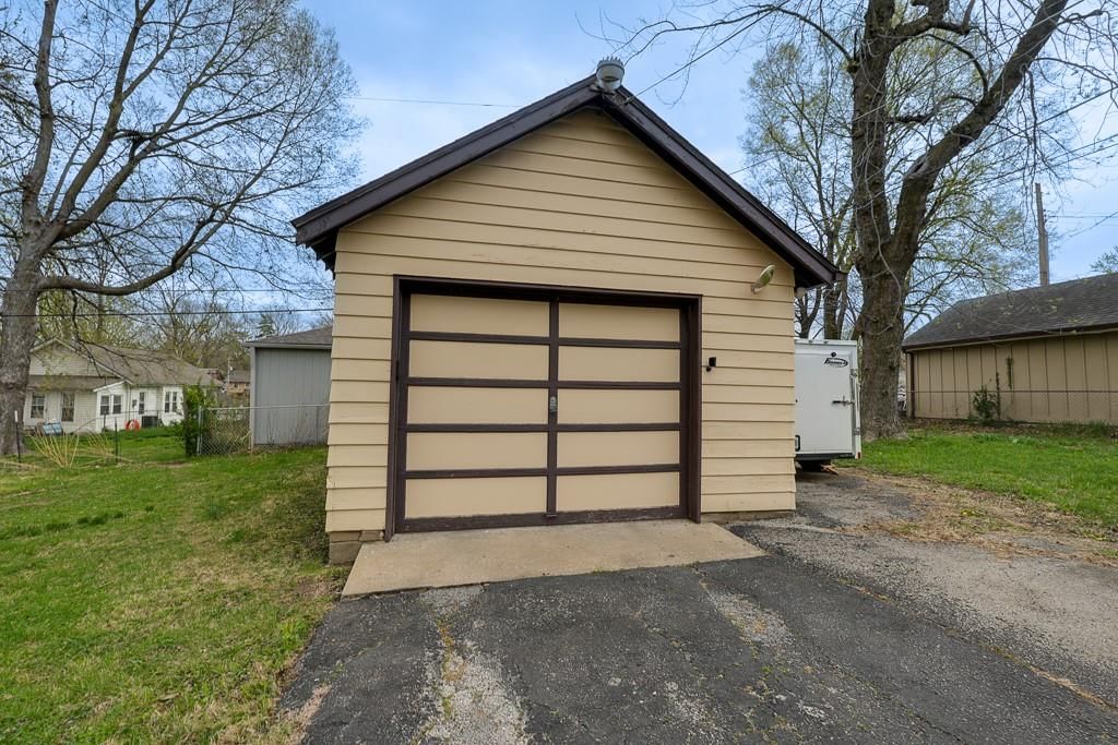 1417 S Home Avenue — photo 36