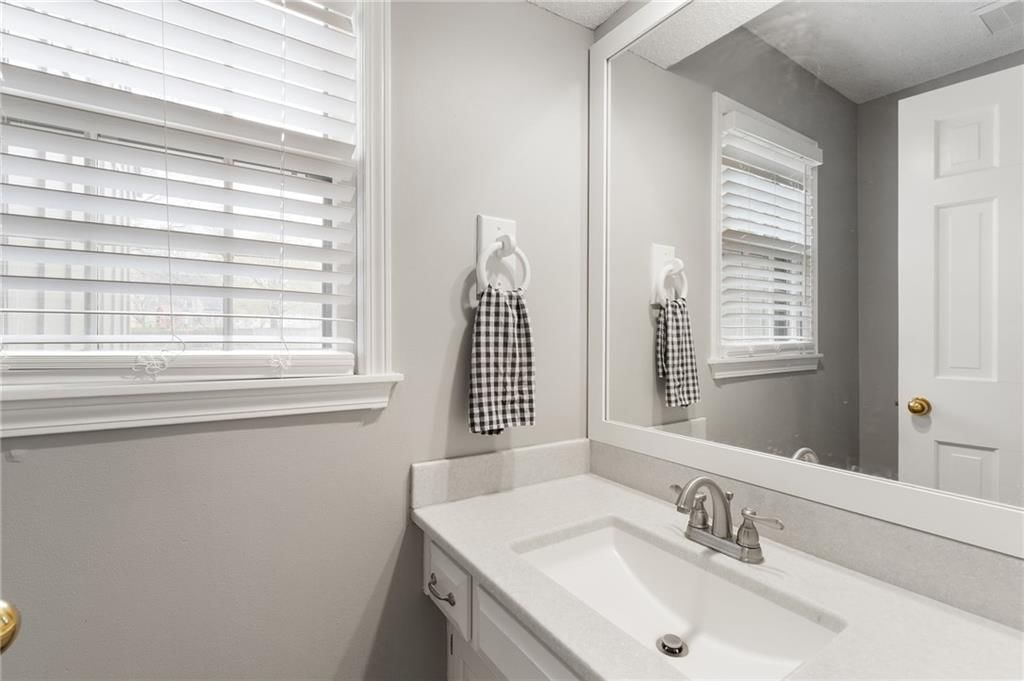 9906 W 124th Terrace — photo 18