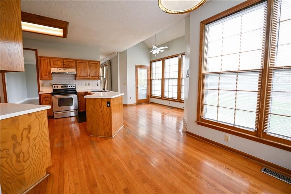 11730 Garnett Street — photo 14
