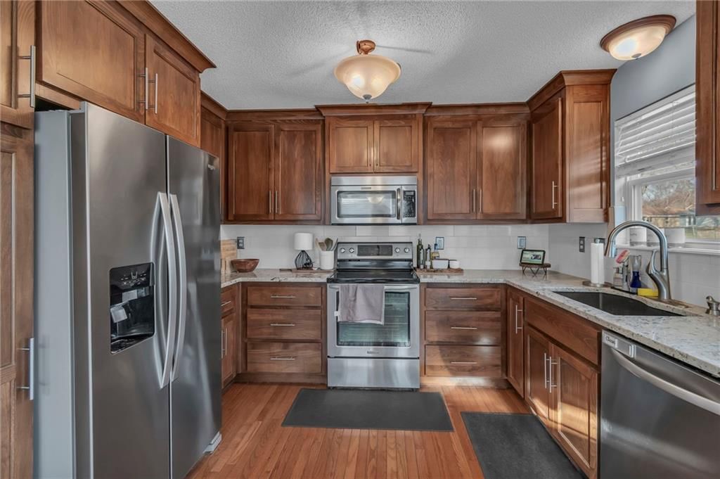 213 NE Chateau Drive — photo 12