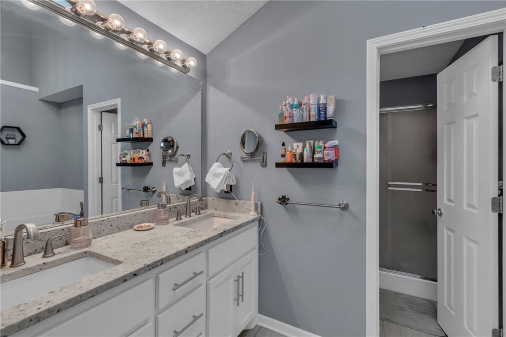 213 NE Chateau Drive — photo 16