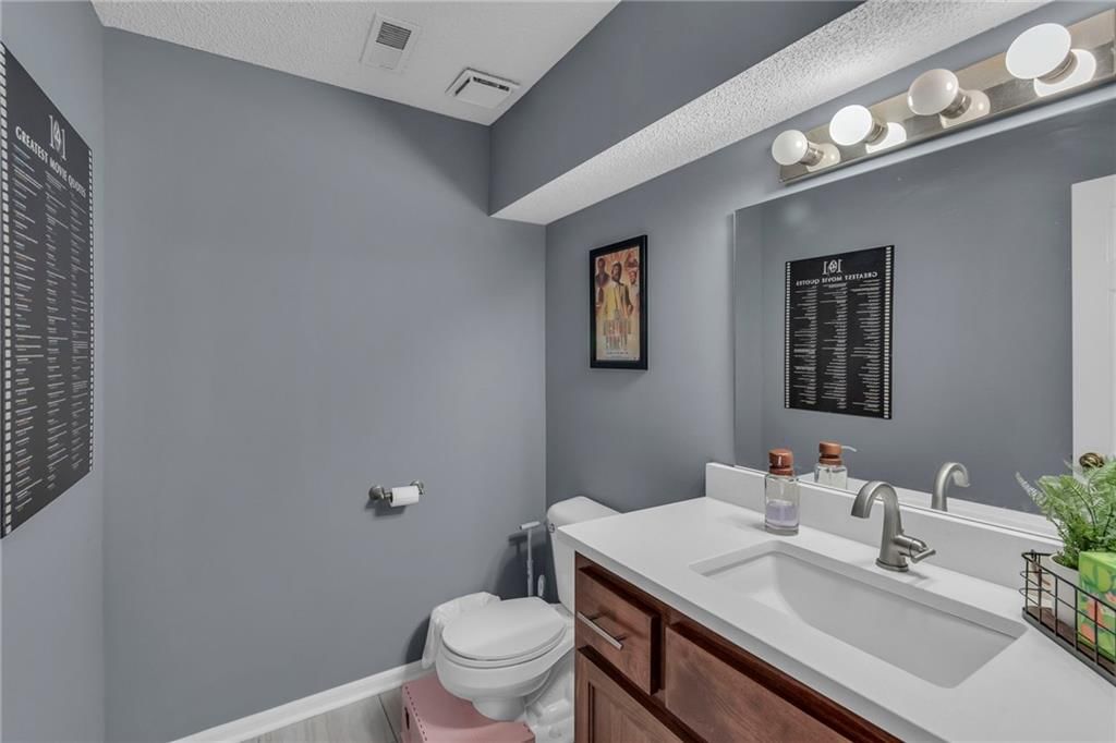 213 NE Chateau Drive — photo 27