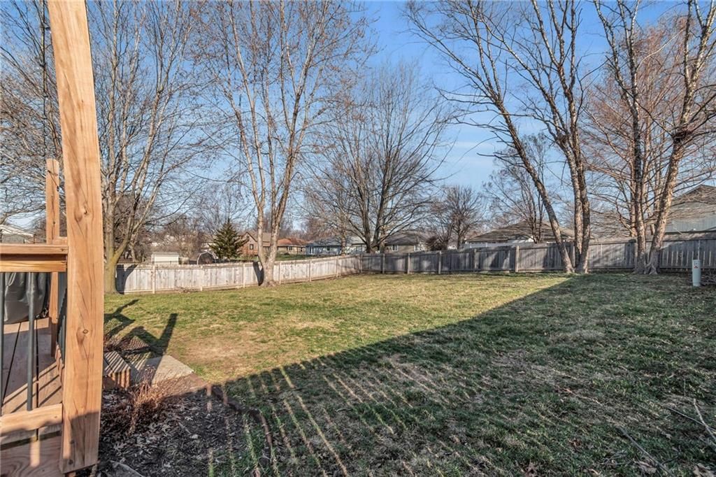 213 NE Chateau Drive — photo 28