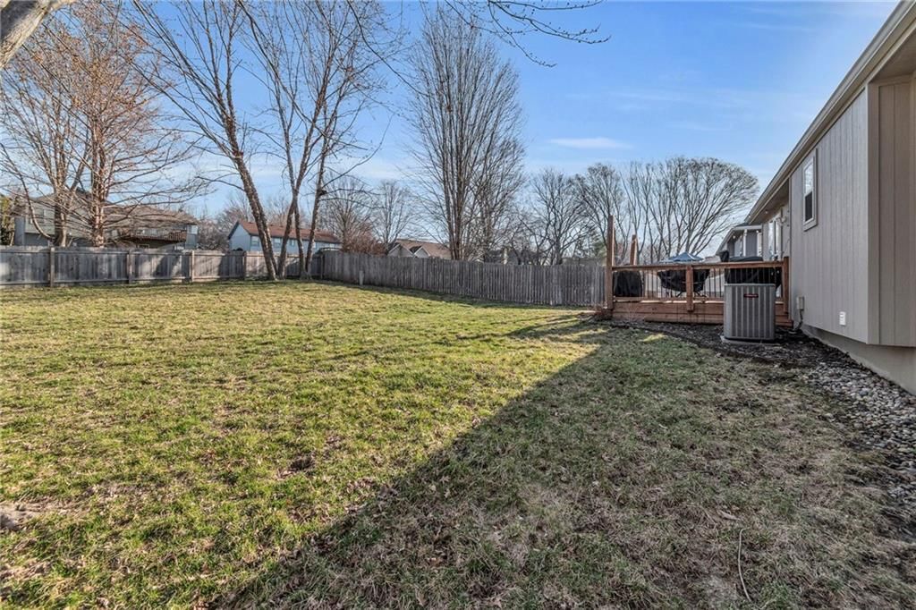 213 NE Chateau Drive — photo 29