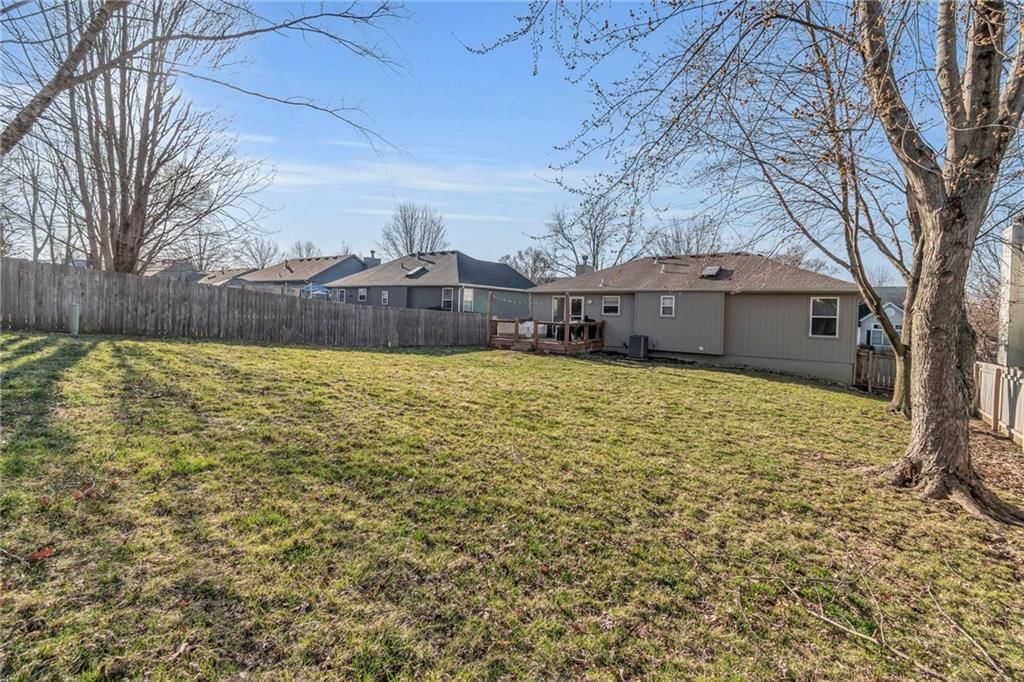213 NE Chateau Drive — photo 30