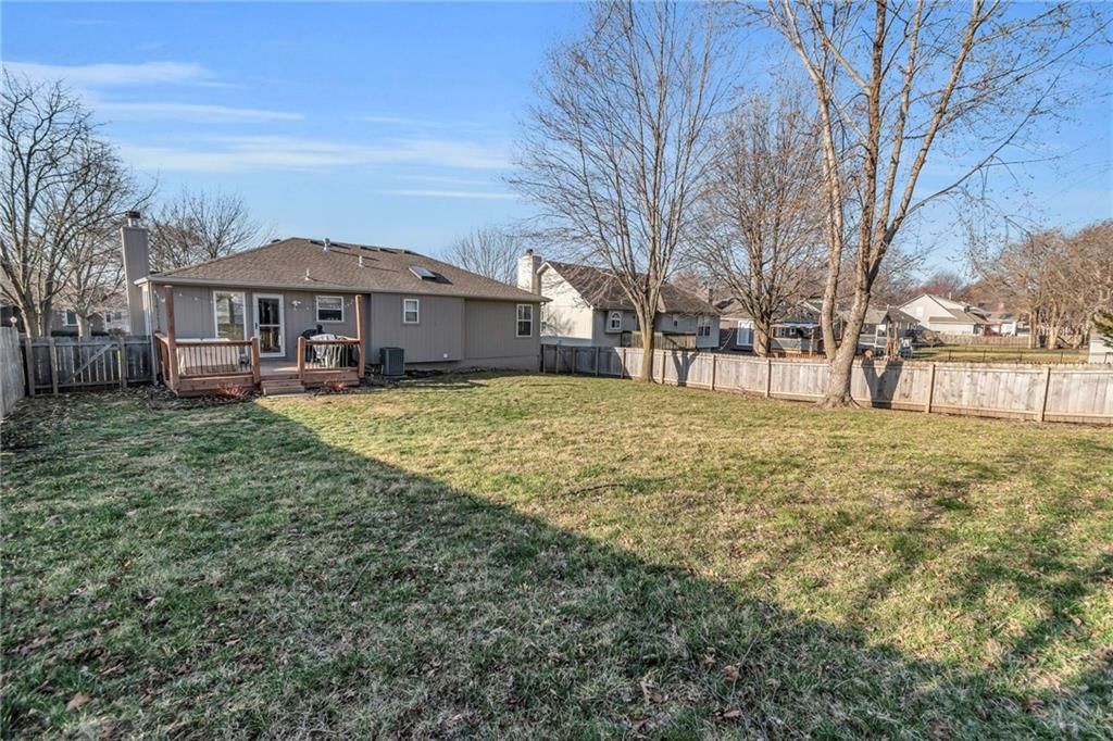 213 NE Chateau Drive — photo 31